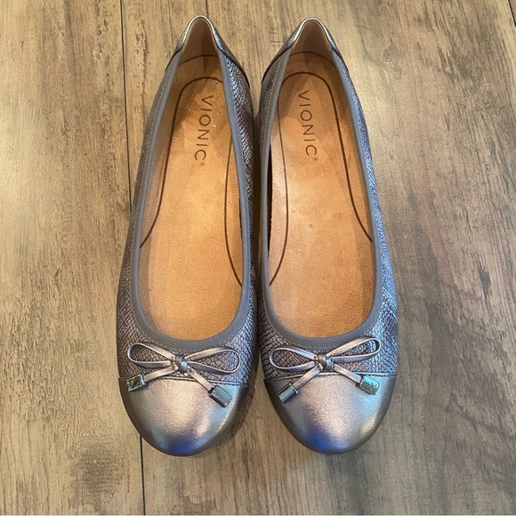 Vionic • Minna Ballet Flats • Size 7 • Metallic Bronze Snake Print with Bow - Picture 3 of 8